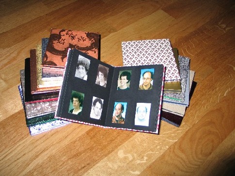 enkele voorbeelden van
de 4e generatie pasfotoboekjes